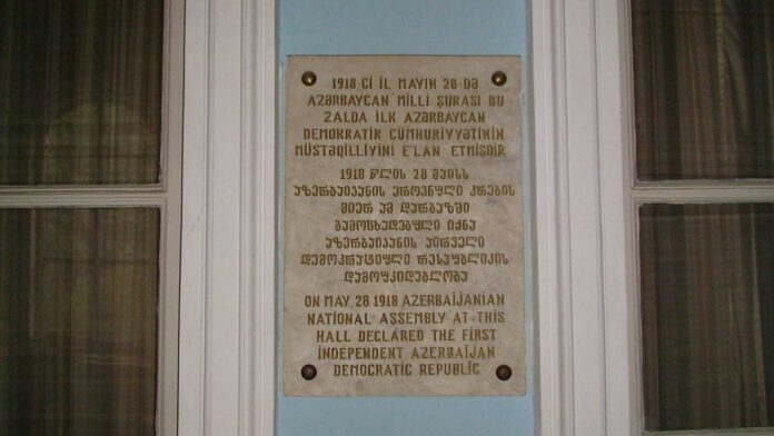 Plaque_commemorating_the_establishment_of_the_First_Azerbaijan_Democratic_Republic