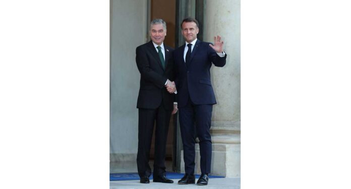 emmanuel-macron-and-berdimuhamedov-elysee-07-05-003