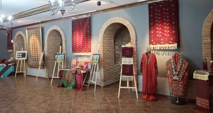 tbilisi-georgia-turkmen-carpets-haly