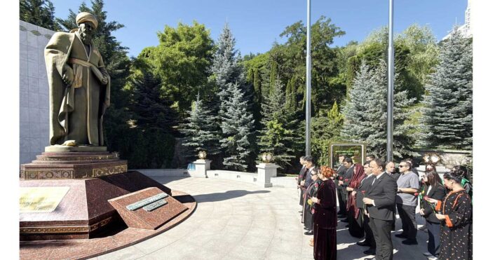 ANKARA-MAGTYMGULY-pyragy-gul-goymak-dabarasy