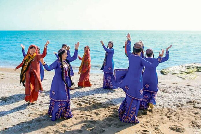 kushtdepdi-avaza-balkan-hazar-tans-turkmen-folklore-dance-3