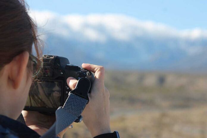 Photographer_Photographing_Nevada_Mountains-(1)