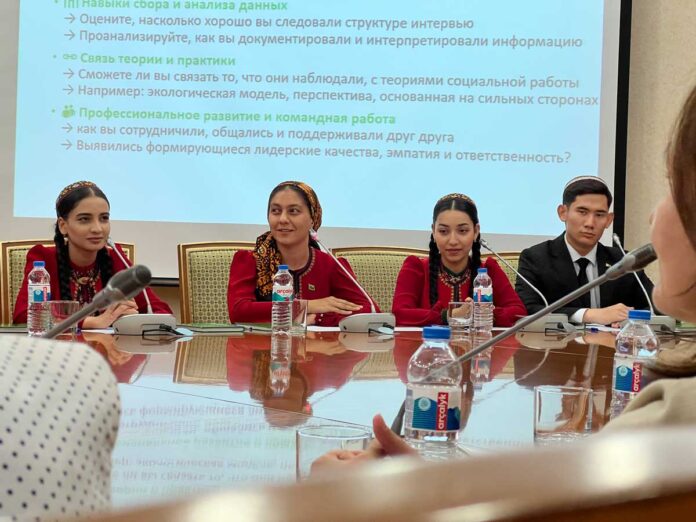 UNICEF-turkmen student family
