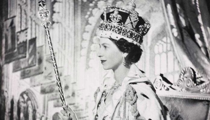 elisabeth-2-queen-uk-_900