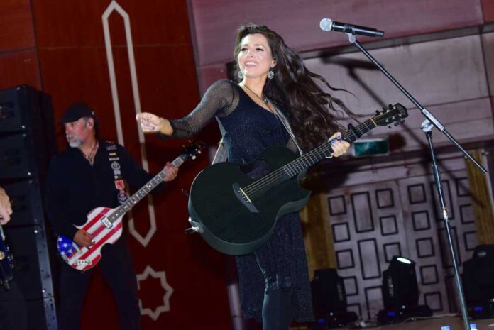 jessica-lynn-ashgabat-contry-rock