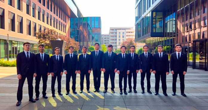 romania-turkmen-students-160725-03-mid2