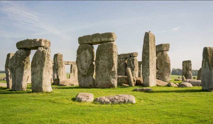 stonehenge-atounhenj-stone-dash-in-uk