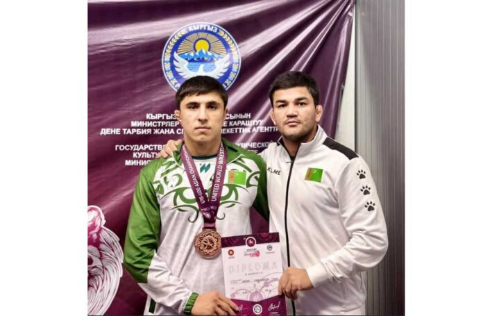 turkmen-wrestlers