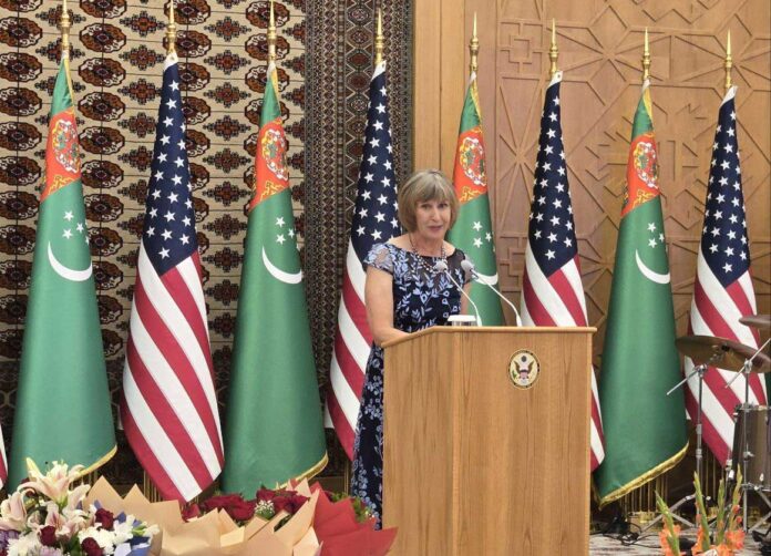 usa-ambassador-to-turkmenistan-elisabeth-rood-249-year-anniversary-сша