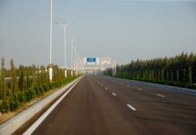 Arkadag şäherindäki Garry Kulyýew köçesinde gurluşyk-gurnama işleri geçirilýär