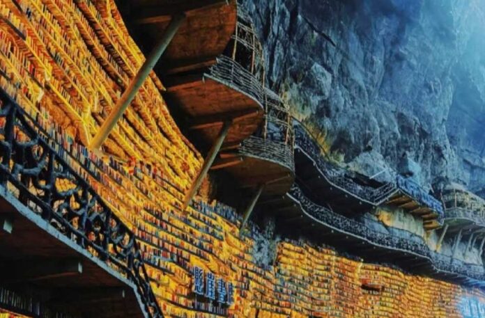 bookstore-on-mount-china