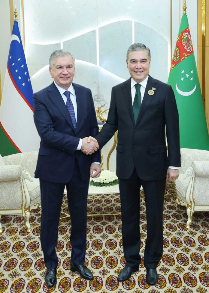 gurbanguly berdimuhamedow and mirziyoyew awaza 0408-002