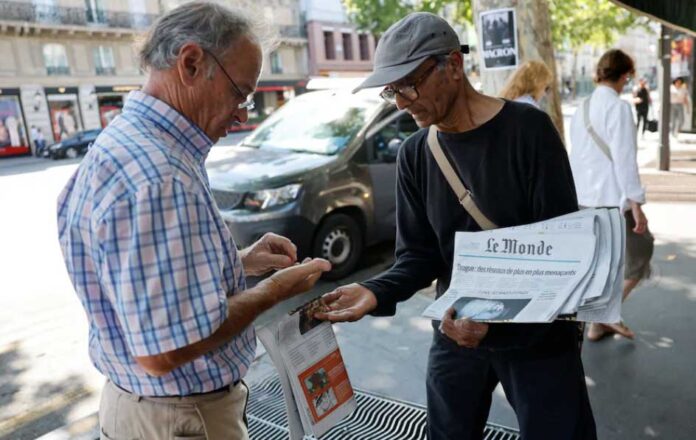 le-monde-street-newspaper-gazette-gazet