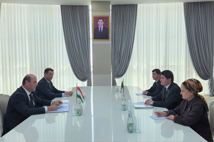 turkmen tajik parlamentara mejlis