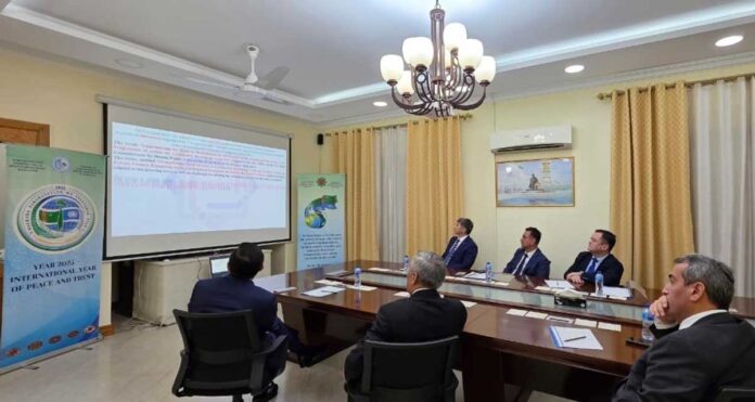 yslamabat-denze-cykalgasy-bolmadyk-tegelek-stol