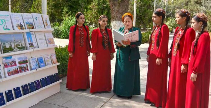 bayramhan-alleya-kitap-sergisi-18092025-002