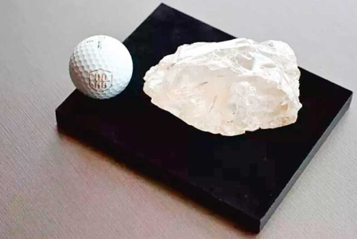 biggest-diamong-golf-ball