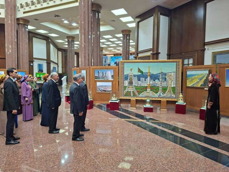 В Госмузее Туркменистана открыта выставка к Дню независимости
