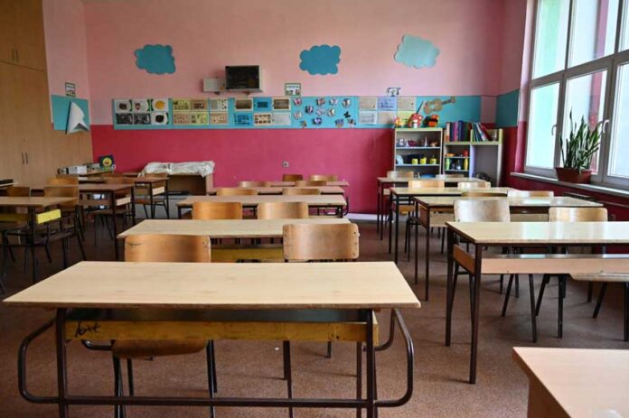 greece-suspends-5-percent-of-schools-as-birth-rate-drops-1