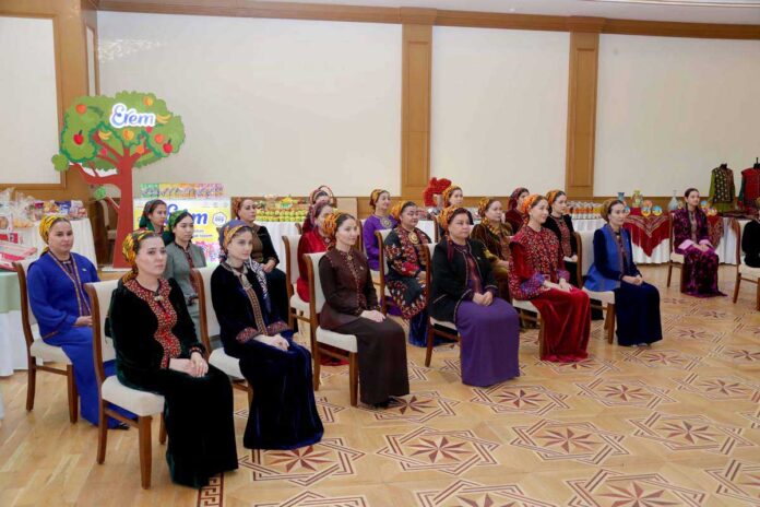 hunarim-bar-hormatym-bar-konferensiya-конференция-(13)