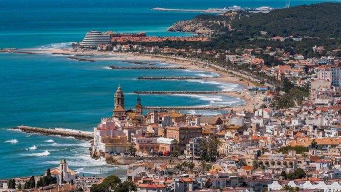 Spain hosts record number of summer tourists