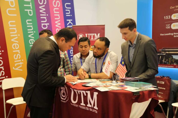malaysian-universities-in-turkmenistan-expo-5X2A9823