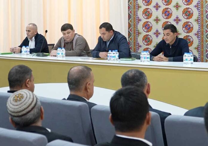Aşgabatda-iň-gowy-taksi-sürüjileri-taxi