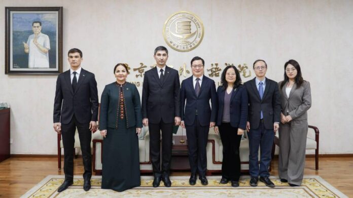 Beijing International Studies University bilen bilim ulgamyndaky hyzmatdaşlyk giňeldilýär