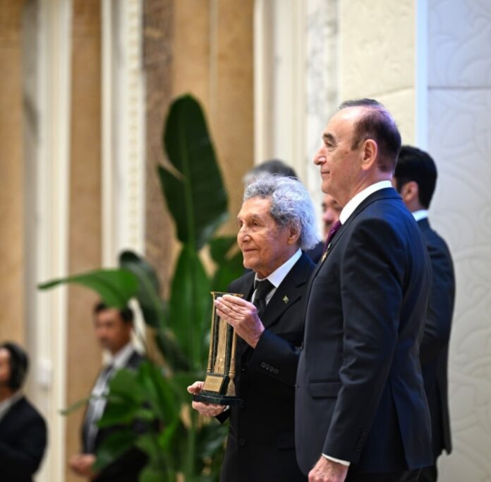 Master sculptor wins international award