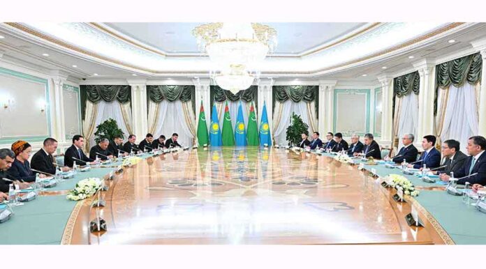 turkmen-gazak-gepleshikleri-kazakh