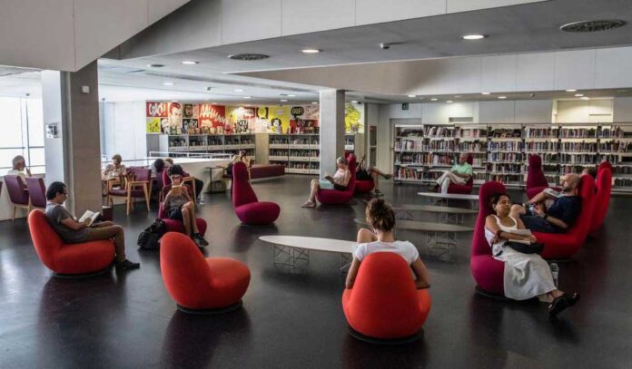 barcelona-barselona-spain-hot-ait-library