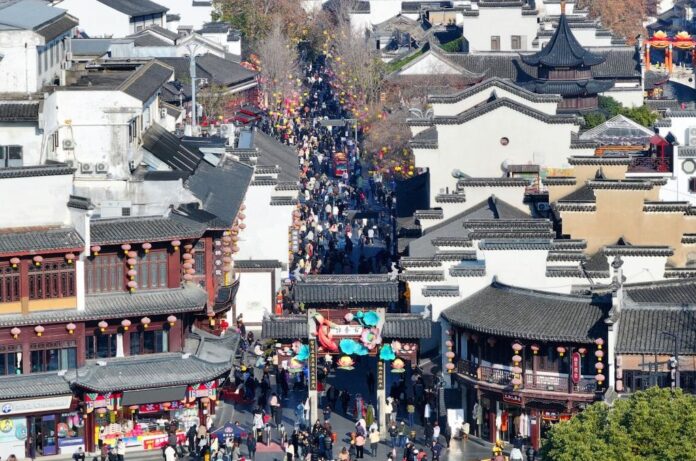 China records 142 million domestic travel trips in New Year holiday