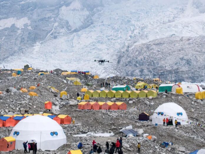 Nepalese authorities have announced a plan to clean up trash on Everest