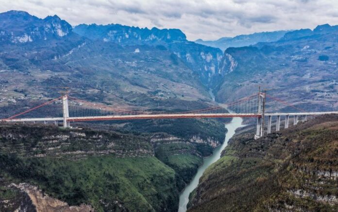 Tianmen grand bridge under construction in China's Guizhou