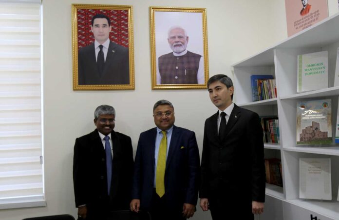 hindi-okuw-merkezi-azady-institut-5X2A2730