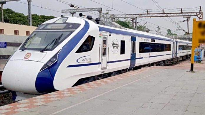 indian-hindi-hydropower-train-vande-bharat