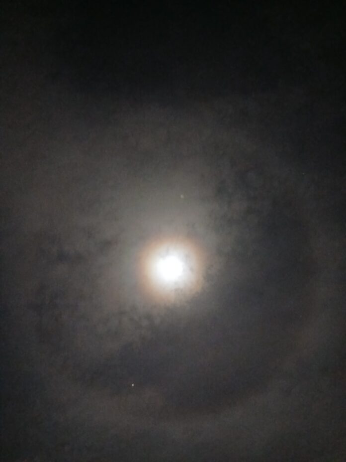 lunar halo or 22° halo4