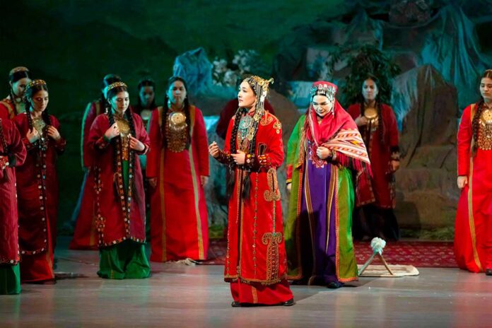 teatr-turkmen-theatr-sahna-oyun-medeniyet
