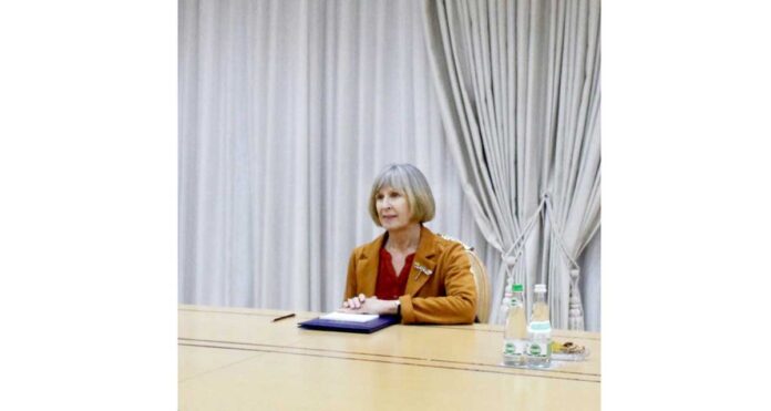 us-ambassador-to-turkmenistan-elizabeth-rood-amerikan-ilci-mfa