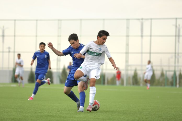 Ashgabat U17 and Merv U17 lead the standings after three rounds