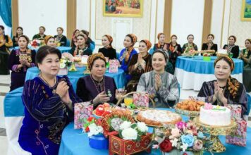 В Балканабаде торжественно отметили Международный женский день