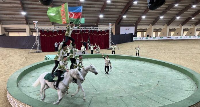 galkynysh-baku-at-horse