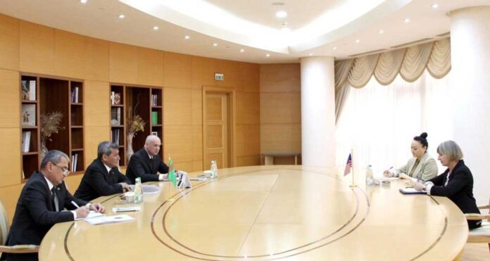 us-ambassador-to-turkmenistan-elisabeth-rood-in-mfa