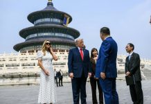 Donald Tramp Si Szinpini Ak Tama çagyrdy