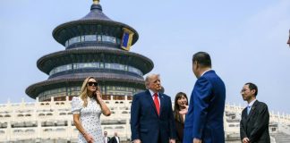 Donald Tramp Si Szinpini Ak Tama çagyrdy