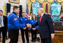 Tramp Ak Tamda «Artemis II» Aý missiýasynyň astronawtlaryny kabul etdi