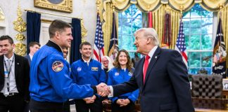 Tramp Ak Tamda «Artemis II» Aý missiýasynyň astronawtlaryny kabul etdi