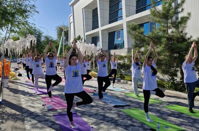 Yoga-ashgabat-day