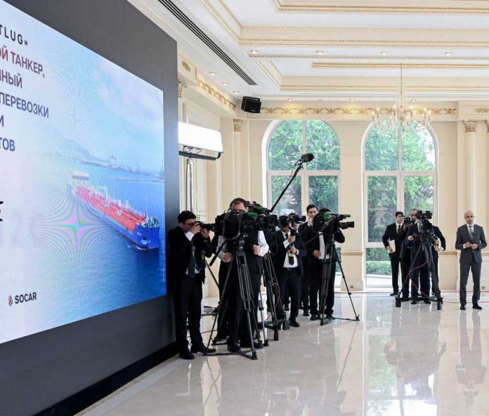 baku-azerbaijan-president-palace-dosluk-dostlug-tankeri