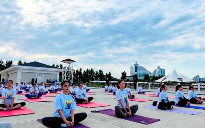 indian-yoga-awaza-йога